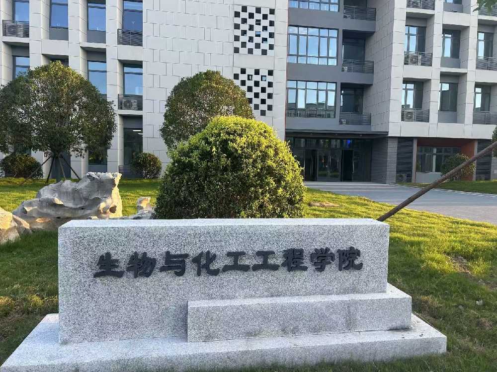 雨城区扬州职业大学体育场高杆灯项目